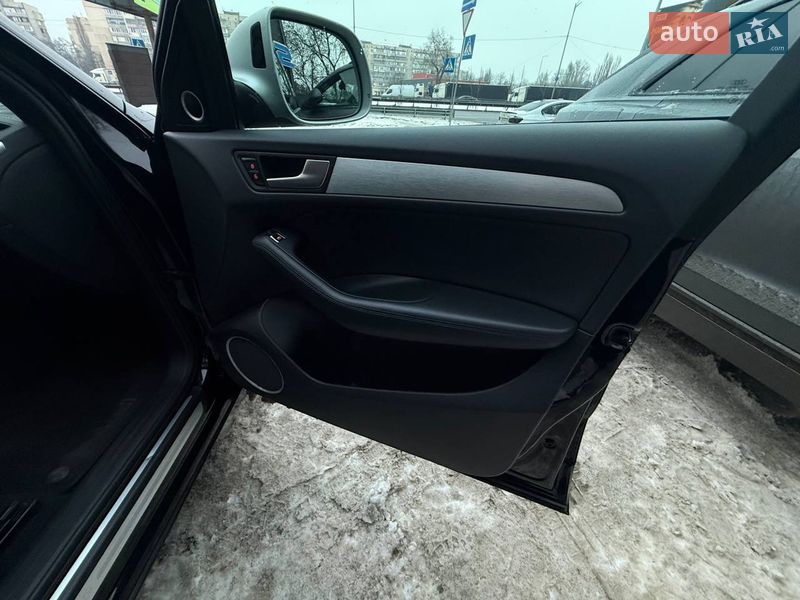 Внедорожник / Кроссовер Audi SQ5 2014 в Киеве