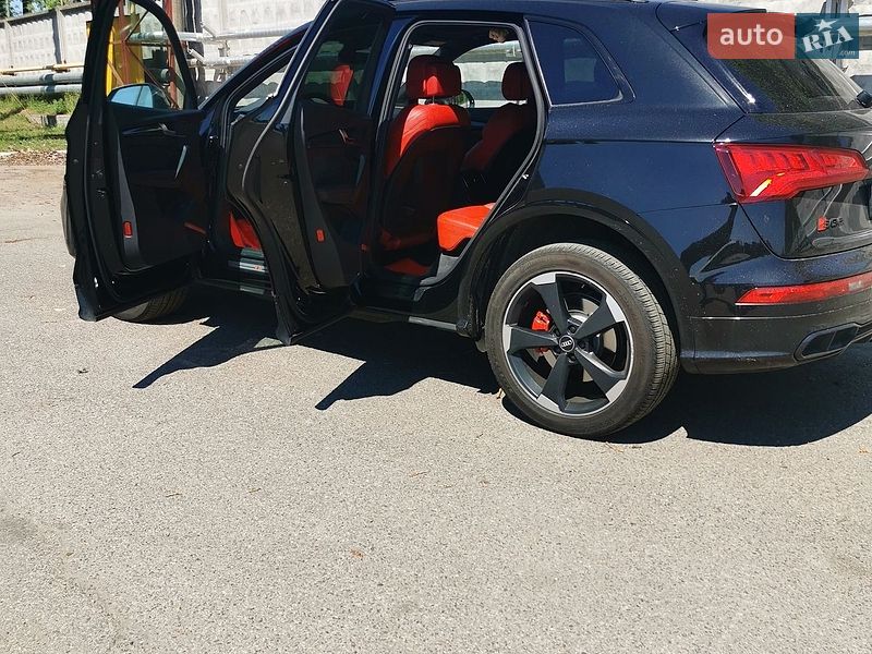 Внедорожник / Кроссовер Audi SQ5 2019 в Киеве