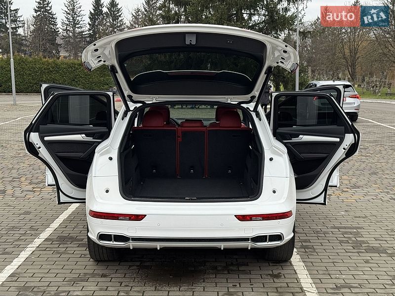 Внедорожник / Кроссовер Audi SQ5 2018 в Луцке