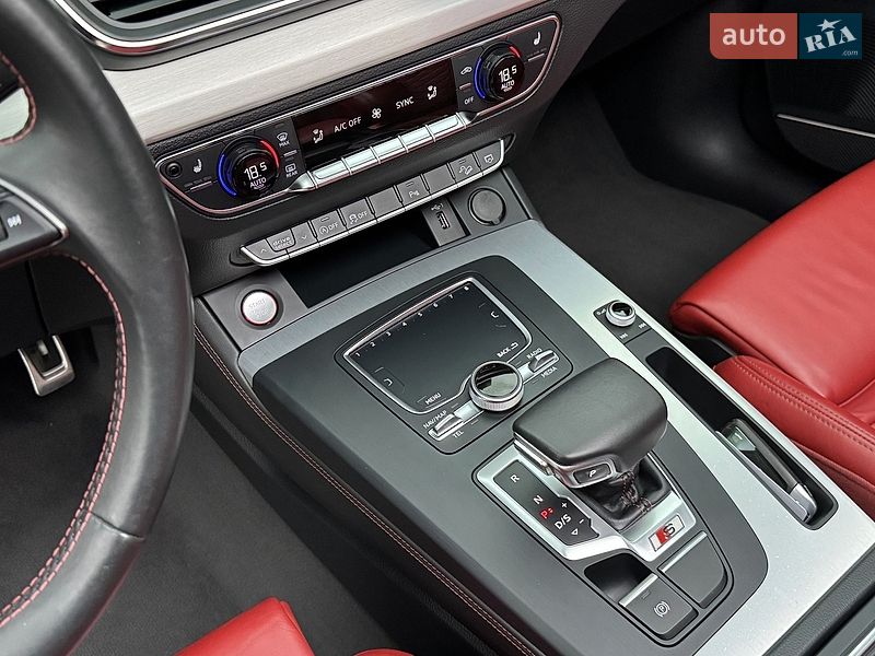 Внедорожник / Кроссовер Audi SQ5 2018 в Луцке