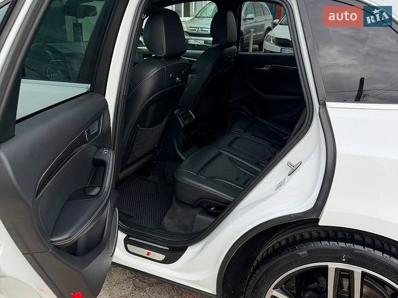 Внедорожник / Кроссовер Audi SQ5 2013 в Мукачево