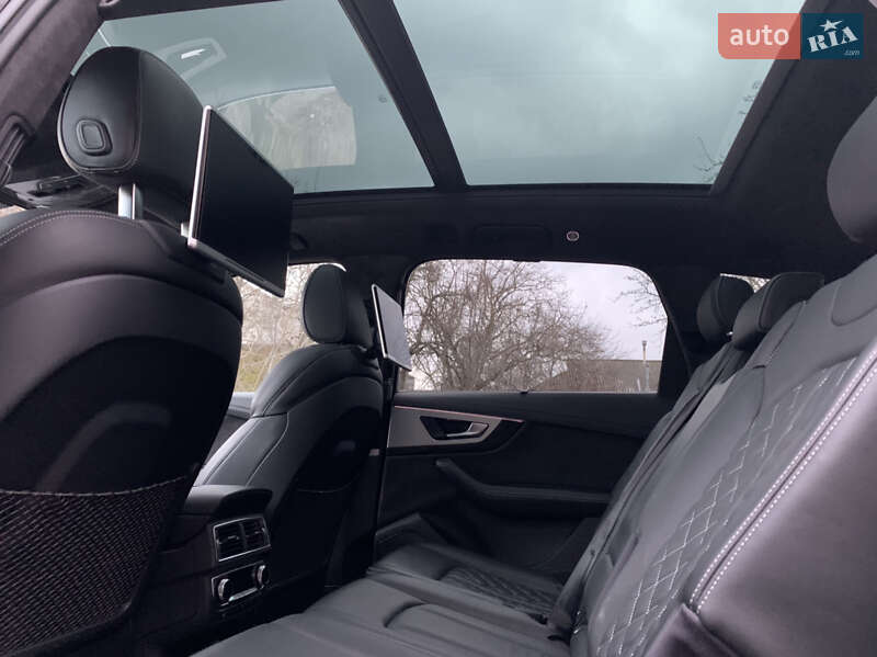 Внедорожник / Кроссовер Audi SQ7 2016 в Яготине фото 23 Внедорожник / Кроссовер Audi SQ7 2016 в Яготине