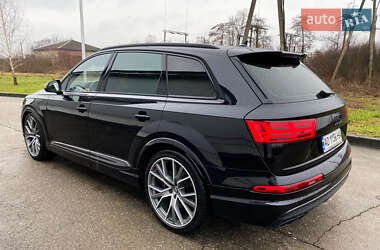 Позашляховик / Кросовер Audi SQ7 2017 в 