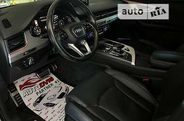 Внедорожник / Кроссовер Audi SQ7 2016 в 