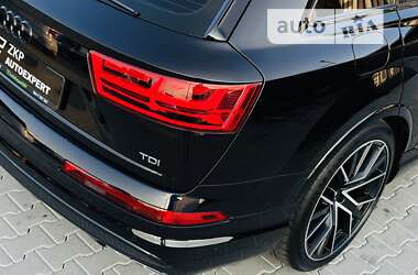 Внедорожник / Кроссовер Audi SQ7 2018 в 