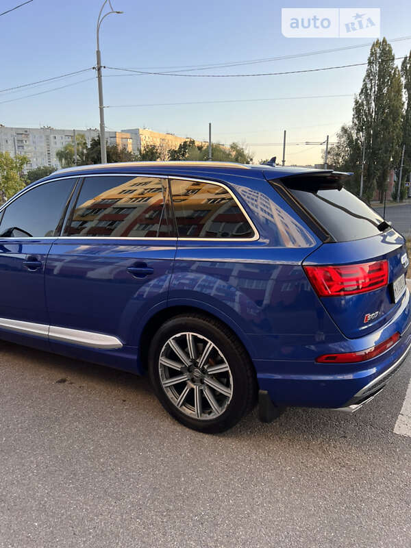 Позашляховик / Кросовер Audi SQ7 2017 в Києві