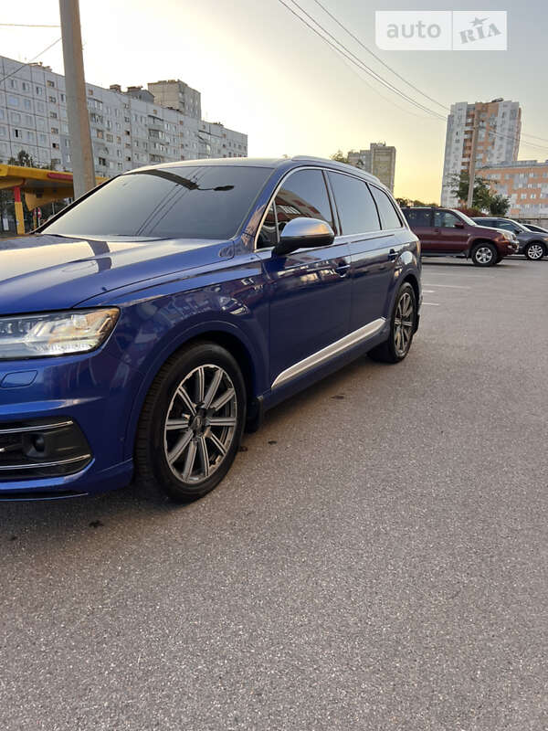 Позашляховик / Кросовер Audi SQ7 2017 в Києві