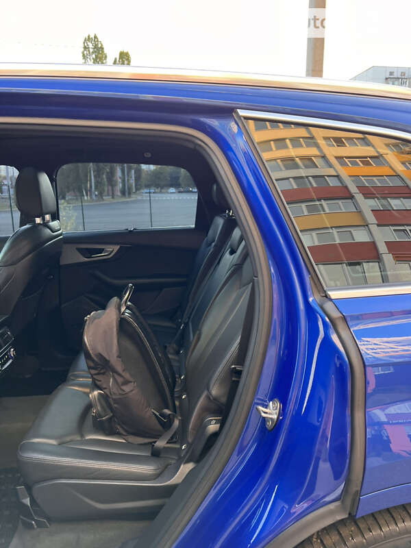Позашляховик / Кросовер Audi SQ7 2017 в Києві