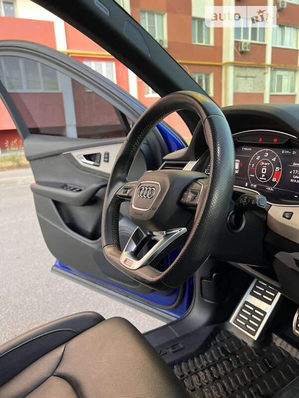 Позашляховик / Кросовер Audi SQ7 2017 в Києві
