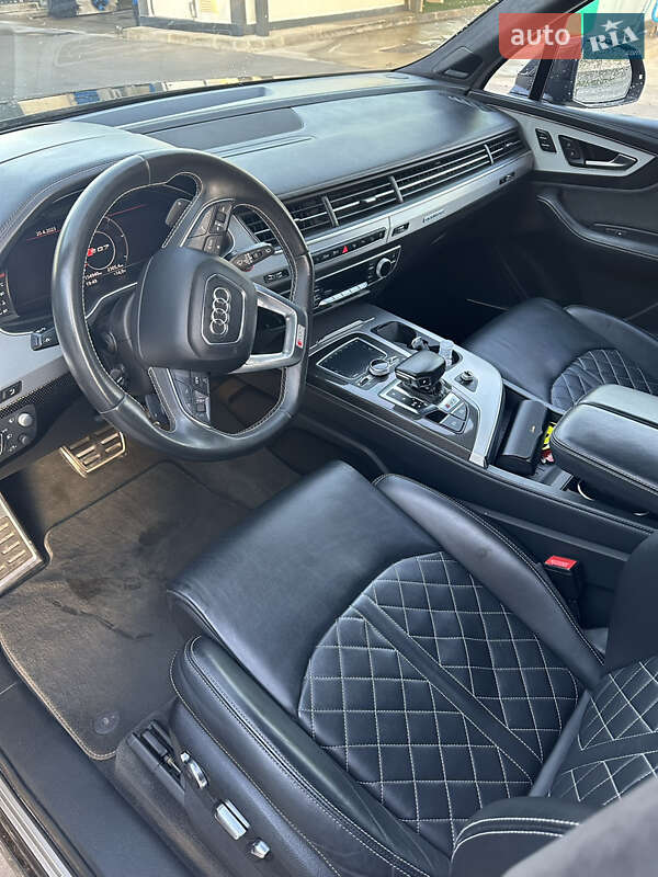 Внедорожник / Кроссовер Audi SQ7 2018 в Луцке