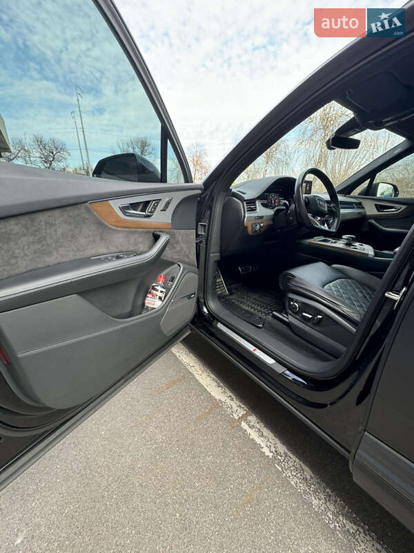 Внедорожник / Кроссовер Audi SQ7 2018 в Киеве