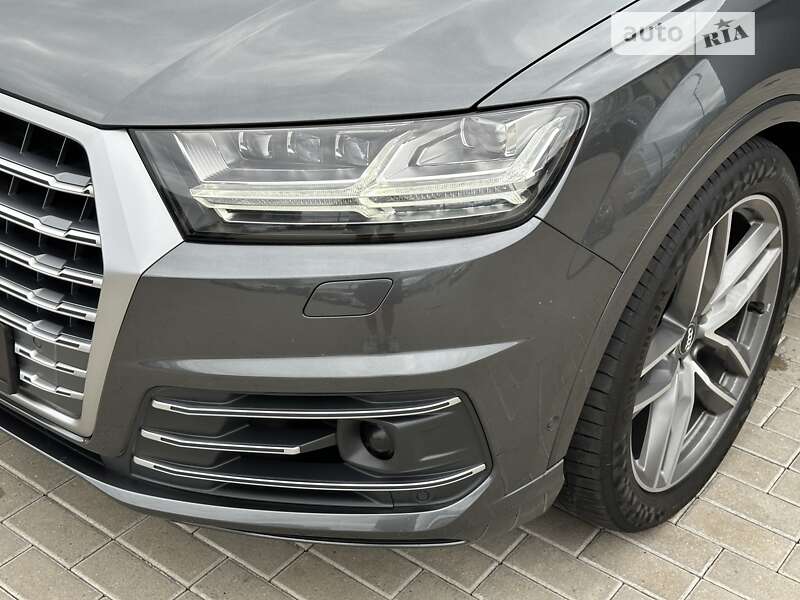 Позашляховик / Кросовер Audi SQ7 2017 в Мукачевому