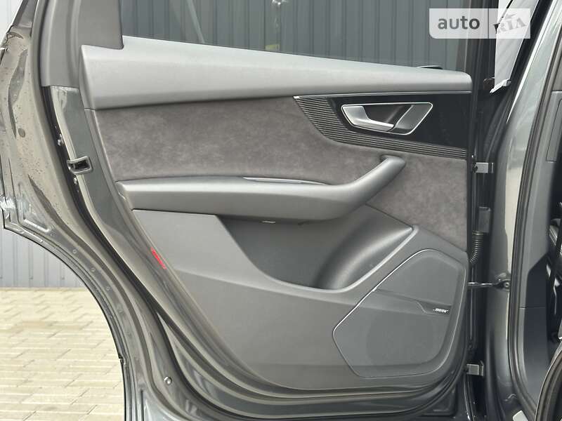 Позашляховик / Кросовер Audi SQ7 2017 в Мукачевому
