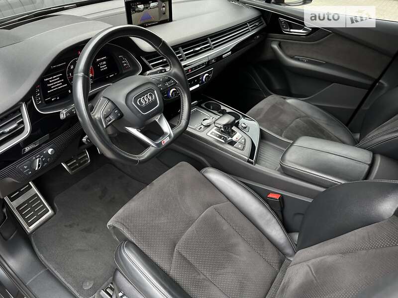 Позашляховик / Кросовер Audi SQ7 2017 в Мукачевому