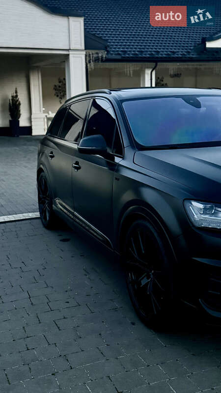 Внедорожник / Кроссовер Audi SQ7 2017 в Мукачево