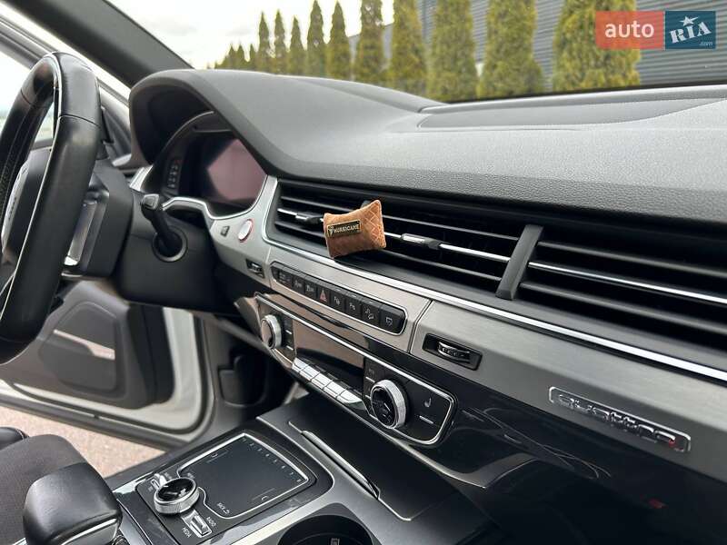 Внедорожник / Кроссовер Audi SQ7 2017 в Киеве