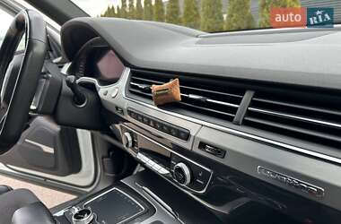 Внедорожник / Кроссовер Audi SQ7 2017 в 