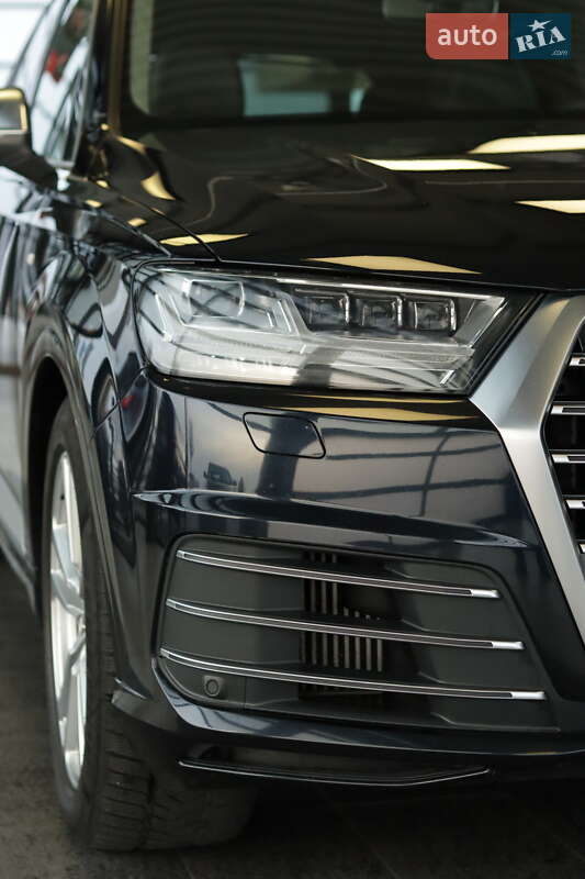 Внедорожник / Кроссовер Audi SQ7 2017 в Ужгороде