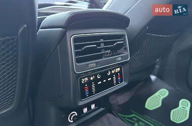Внедорожник / Кроссовер Audi SQ7 2020 в 