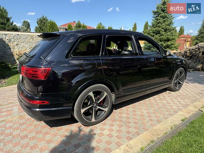 Внедорожник / Кроссовер Audi SQ7 2018 в Киеве
