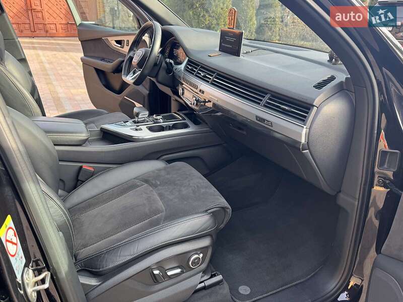 Внедорожник / Кроссовер Audi SQ7 2018 в Киеве