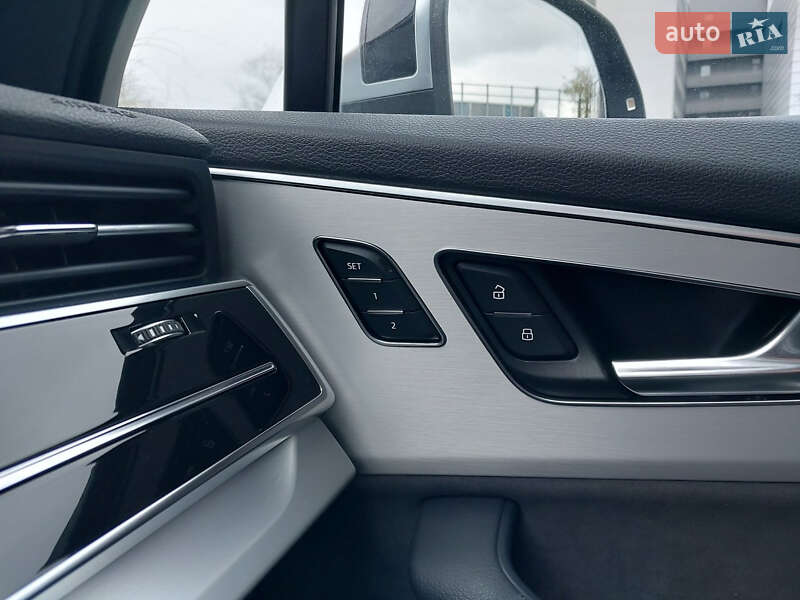 Позашляховик / Кросовер Audi SQ7 2020 в Луцьку
