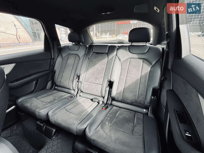 Позашляховик / Кросовер Audi SQ7 2020 в Луцьку