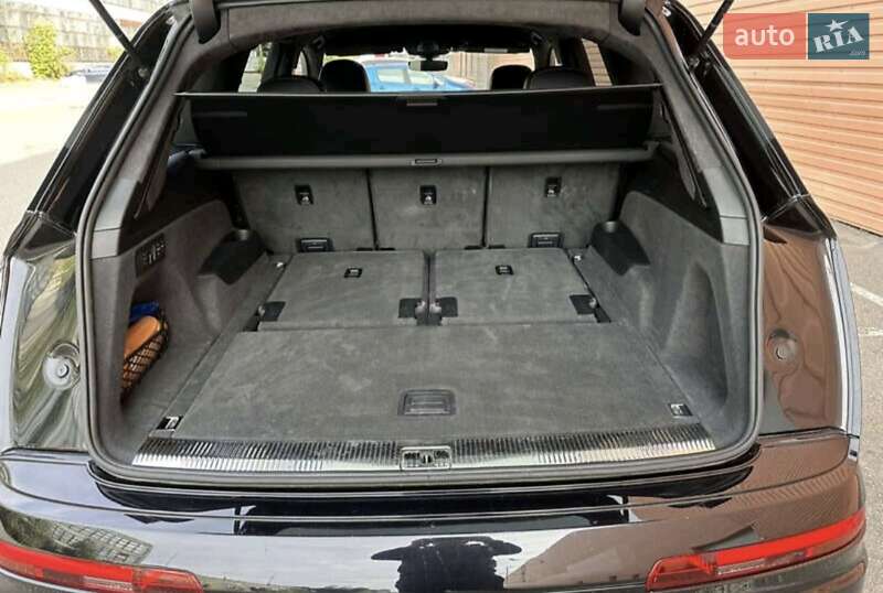 Внедорожник / Кроссовер Audi SQ7 2016 в Карловке