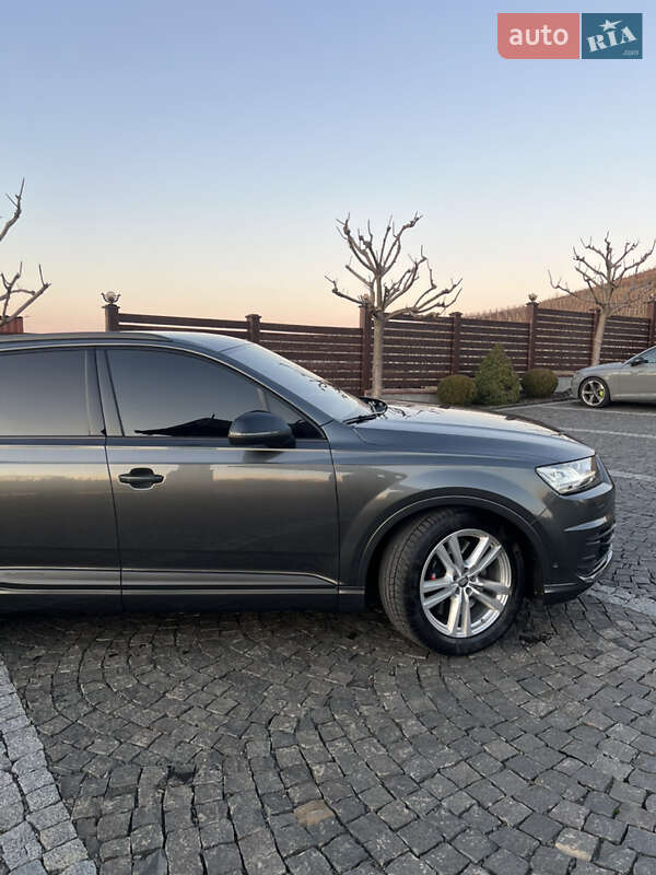 Внедорожник / Кроссовер Audi SQ7 2019 в Берегово