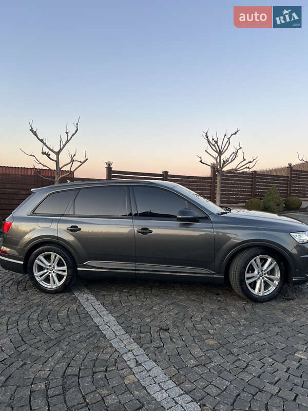 Внедорожник / Кроссовер Audi SQ7 2019 в Берегово