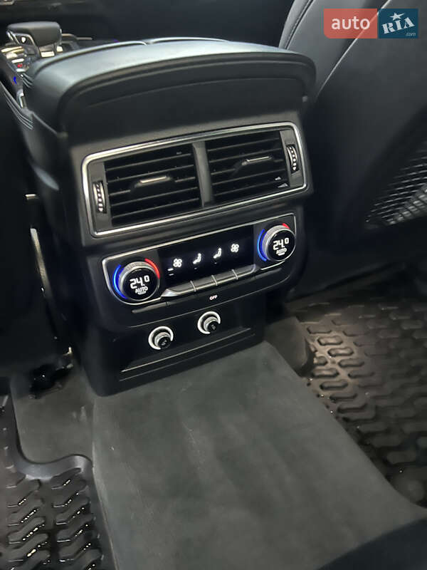 Внедорожник / Кроссовер Audi SQ7 2019 в Берегово