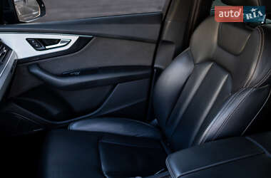 Внедорожник / Кроссовер Audi SQ7 2017 в 