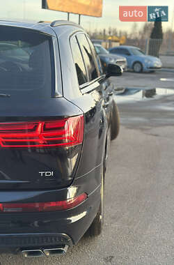 Позашляховик / Кросовер Audi SQ7 2017 в 