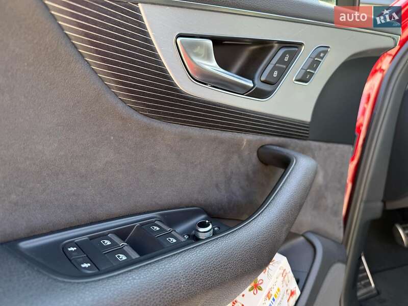 Позашляховик / Кросовер Audi SQ7 2017 в Первомайську