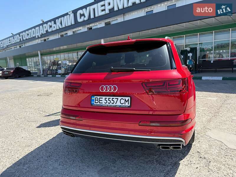 Позашляховик / Кросовер Audi SQ7 2017 в Первомайську