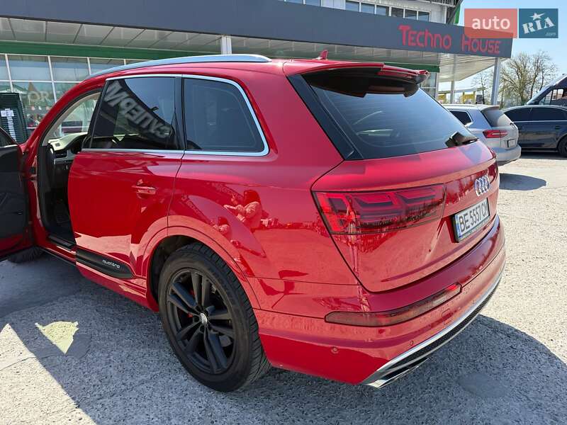 Позашляховик / Кросовер Audi SQ7 2017 в Первомайську