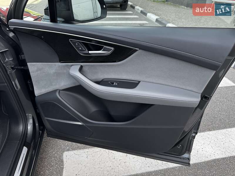 Позашляховик / Кросовер Audi SQ7 2023 в Києві