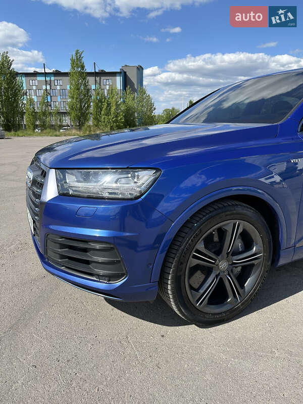 Внедорожник / Кроссовер Audi SQ7 2017 в Ровно