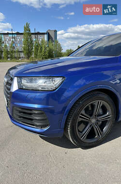 Внедорожник / Кроссовер Audi SQ7 2017 в 
