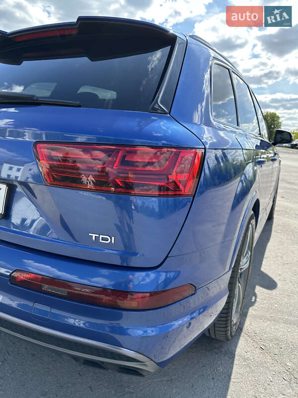 Внедорожник / Кроссовер Audi SQ7 2017 в Ровно