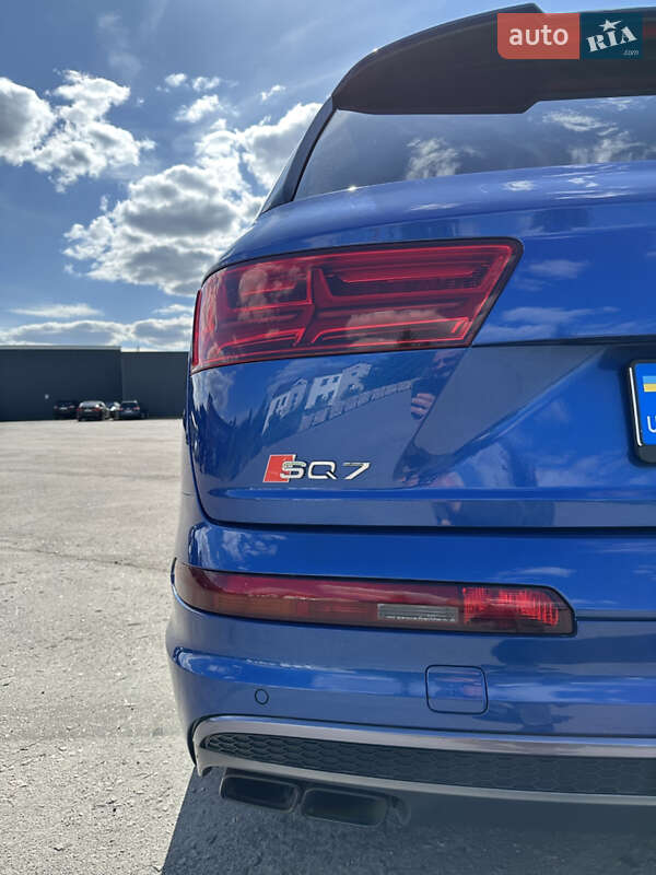 Внедорожник / Кроссовер Audi SQ7 2017 в Ровно