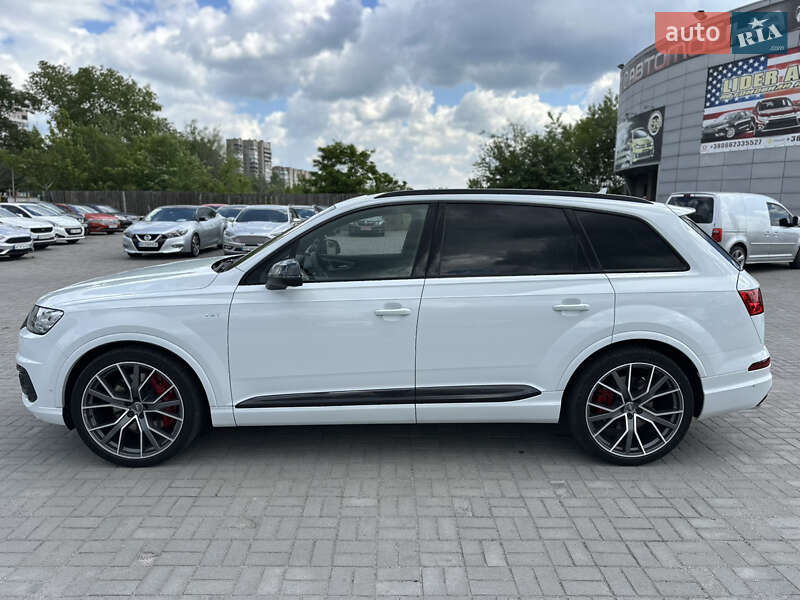 Внедорожник / Кроссовер Audi SQ7 2017 в Ужгороде