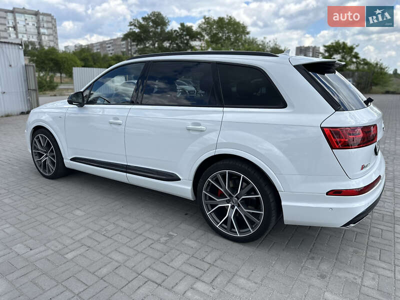 Внедорожник / Кроссовер Audi SQ7 2017 в Ужгороде