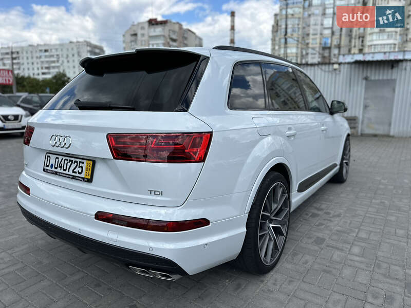 Внедорожник / Кроссовер Audi SQ7 2017 в Ужгороде