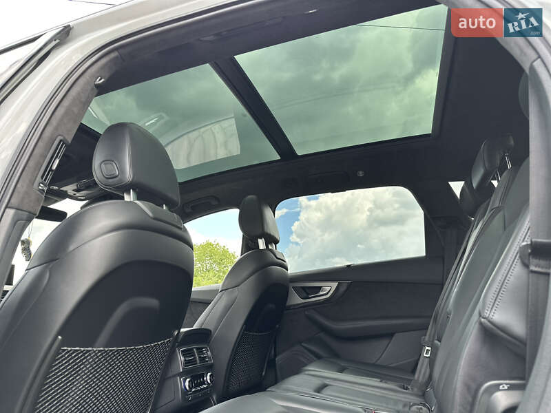 Внедорожник / Кроссовер Audi SQ7 2017 в Ужгороде