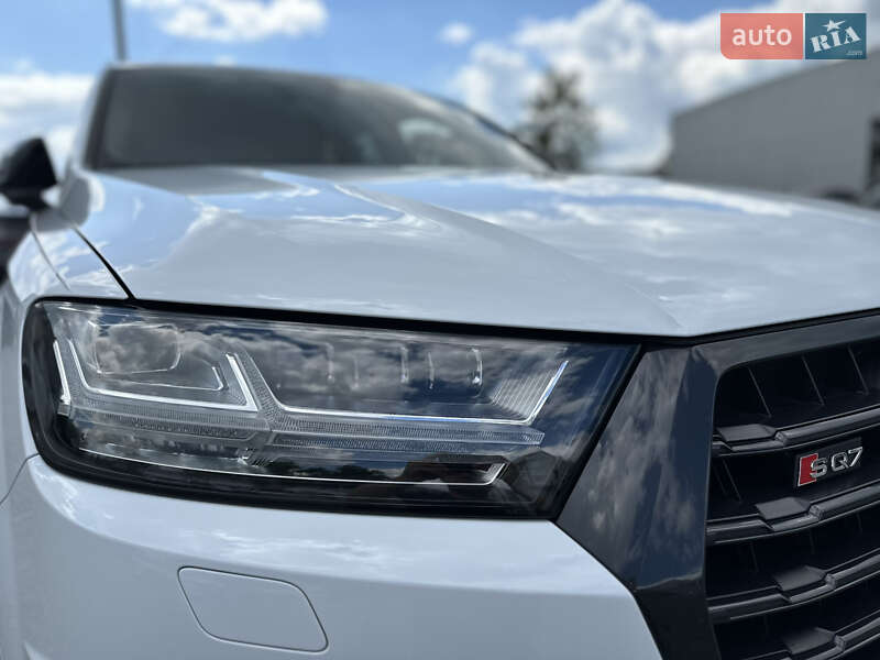 Внедорожник / Кроссовер Audi SQ7 2017 в Ужгороде