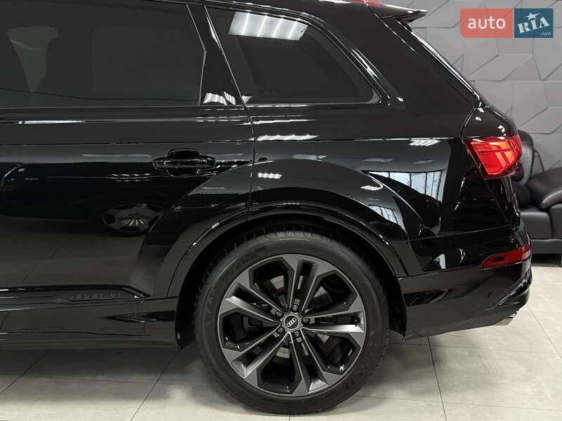 Внедорожник / Кроссовер Audi SQ7 2024 в Тернополе