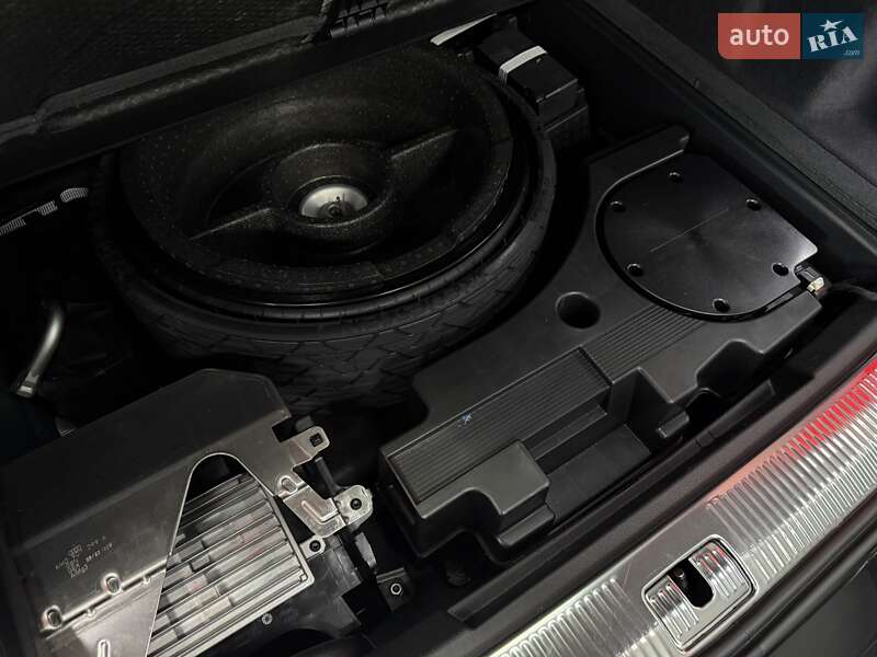 Внедорожник / Кроссовер Audi SQ7 2024 в Тернополе