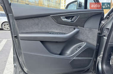 Внедорожник / Кроссовер Audi SQ7 2021 в 