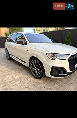 Внедорожник / Кроссовер Audi SQ7 2020 в 